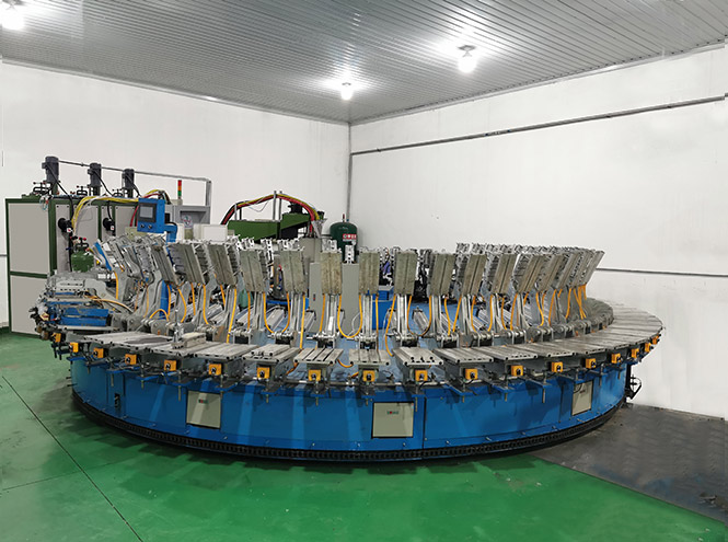 聚氨酯發(fā)泡機(jī)自動(dòng)生產(chǎn)線